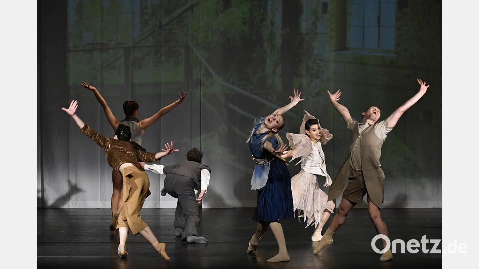 Alice im Wunderland - ein Ballett von Stéphen Delattre nach dem Roman von Lewis Carroll - begeisterte in der Produktion der Delattre Dance Company, Mainz, die Besucher im Stadttheater Amberg. Bild: Petra Hartl