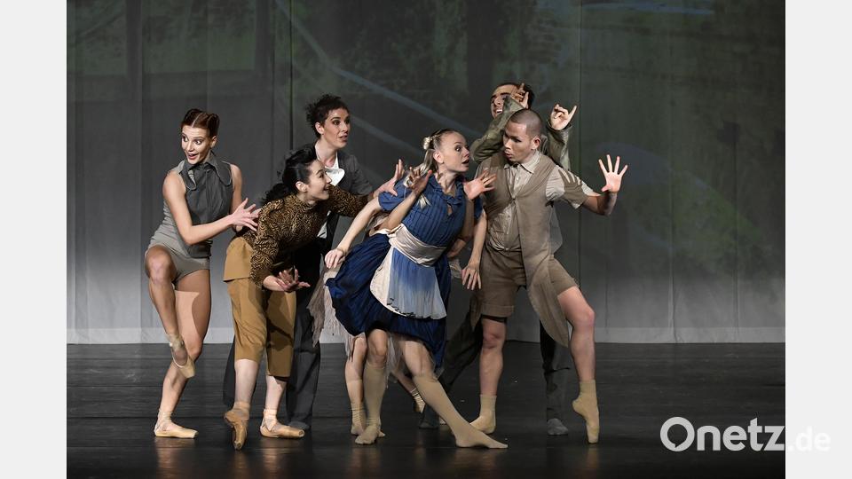 Alice im Wunderland - ein Ballett von Stéphen Delattre nach dem Roman von Lewis Carroll - begeisterte in der Produktion der Delattre Dance Company, Mainz, die Besucher im Stadttheater Amberg. Bild: Petra Hartl