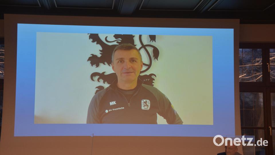 Grußbotschaft des &quot;Löwen&quot;-Trainers Michael Köllner an den scheidenden Schulamtsdirektor Rudolf Kunz. Bild: jr