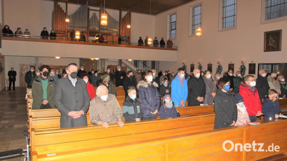 Den Corona-Regeln entsprechend war der Gottesdienst besetzt. Bild: ral