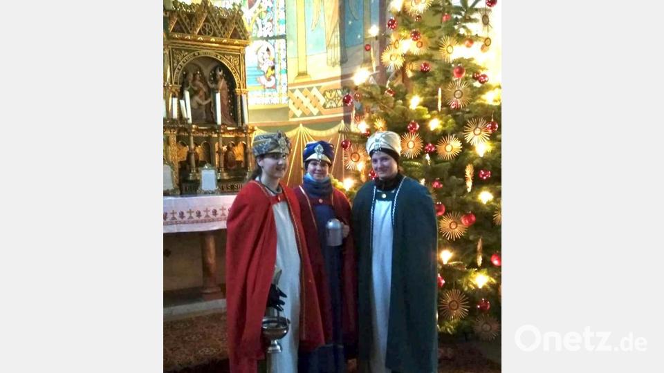 Die drei Unterauerbacher Sternsinger zogen von Haus zu Haus. Bild: bph