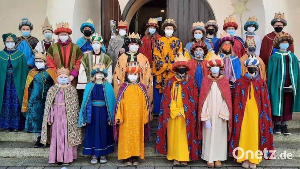35 Kinder und Jugendliche schlüpften in Schwarzenfeld in Sternsinger-Gewänder. Bild: mab