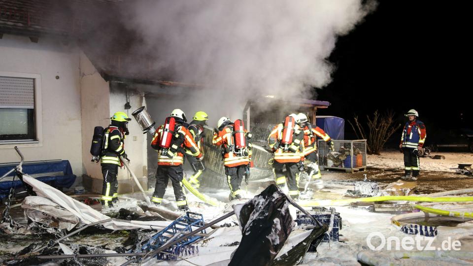 Die Atemschutzträger der Feuerwehren brachten den Brand schnell unter Kontrolle. Bild: rw