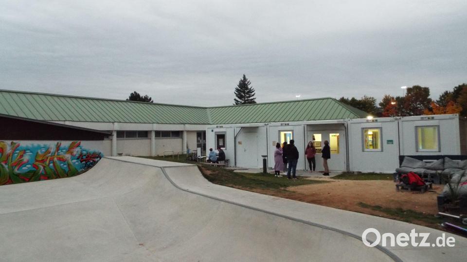 Dank umfangreicher Unterstützung durch die Gemeinde bietet der Jugendtreff in Kümmersbruck vom Büroraum bis hin zu einem vielfältigen Spielangebot und Workshops sehr gute Rahmenbedingungen, um neben der Skateanlage zu einer Dauereinrichtung zu werden. Bild: e