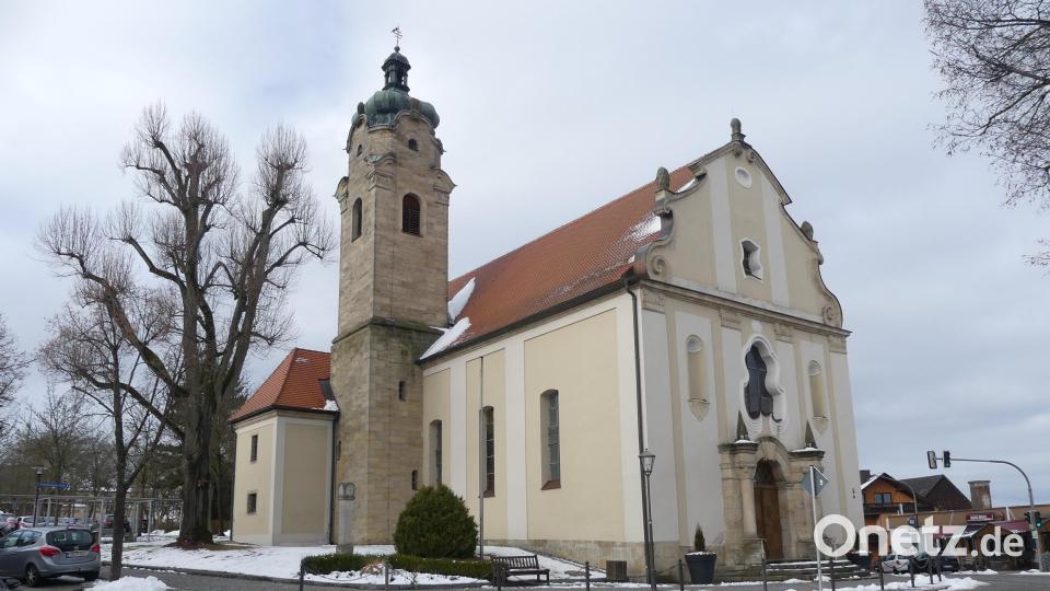 Seit fast 250 Jahren steht die Maria-Hilf-Bergkirche vor dem ehemaligen Nordtor der Stadt Eschenbach. Der Turm kam erst 1906 dazu. Bild: rn