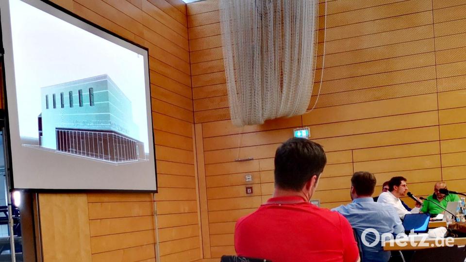 Beratung im Marktrat Schwarzenfeld zum Thema Hallenbadsanierung Bild: Thomas Dobler