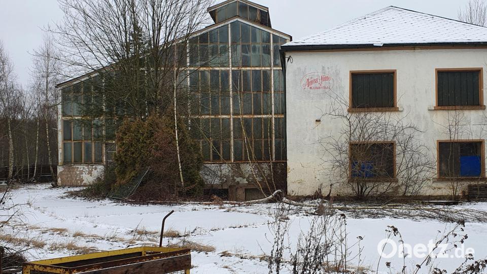 Der rote Schriftzug "Annahütte" ist längst verblasst. Bild: Lowak