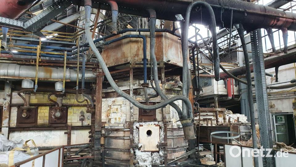 In der Halle stehen die kläglichen Überreste der einstigen Anlage. Bild: Lowak