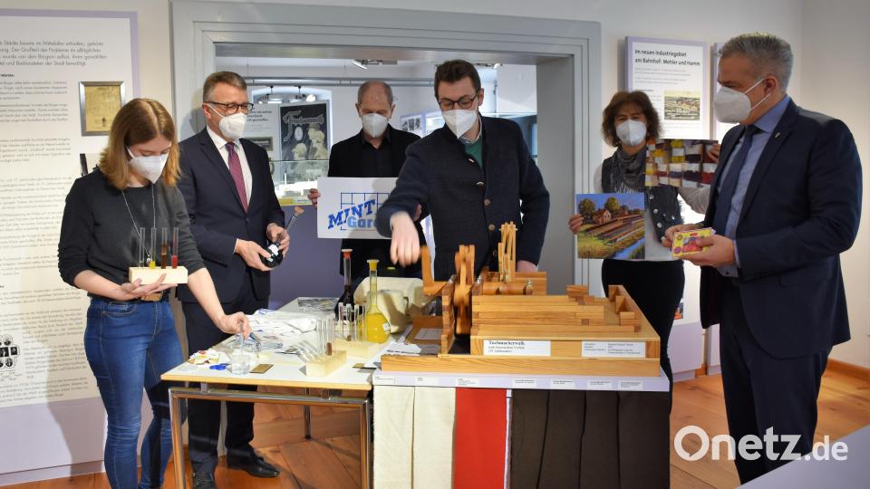 Experimentieren macht nicht nur Kindern Spaß. Bild: ubb