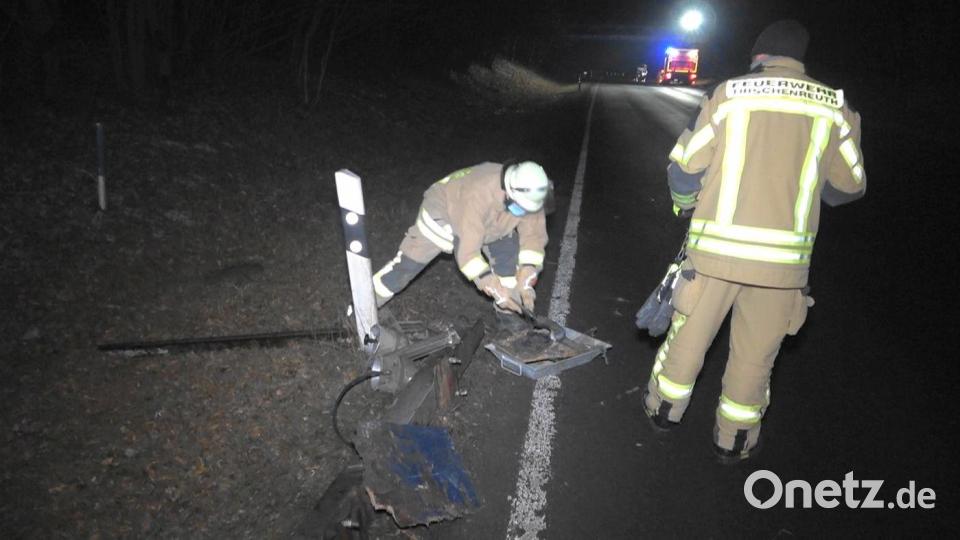 Zu einem Unfall auf der B15 auf Höhe von Schmelitz kam es am Donnerstag gegen 17.30 Uhr. Ein Ladekran prallte gegen die Radbrücke. Bild: nic