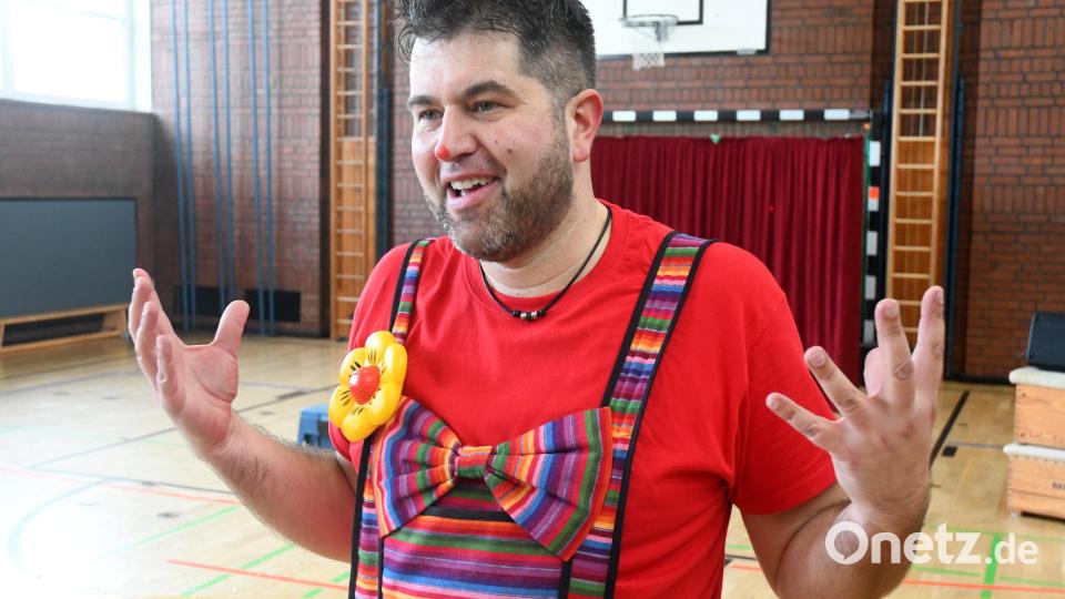 &quot;Das Lachen der Kinder hat mir den Tag gerettet&quot;, erzählt Wolfgang Götz nach der Zaubershow. Bild: Gabi Schönberger