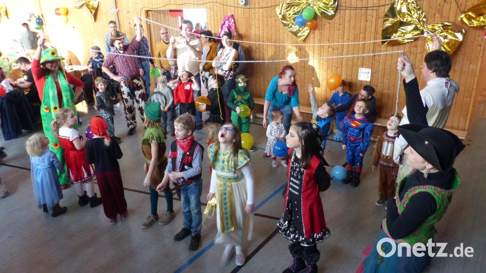Das war der letzte Kinderfasching 2020, zu dem die Gymnastikgruppe eingeladen hatte und zu dem die Kleinen in tollen Kostümen kamen kamen. Bild: sl