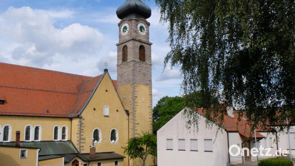 Die katholische Kirchenstiftung legt das Zahlenmaterial an Einnahmen und Ausgaben des Rechnungsjahres 2021 offen auf den Tisch. Bild: le