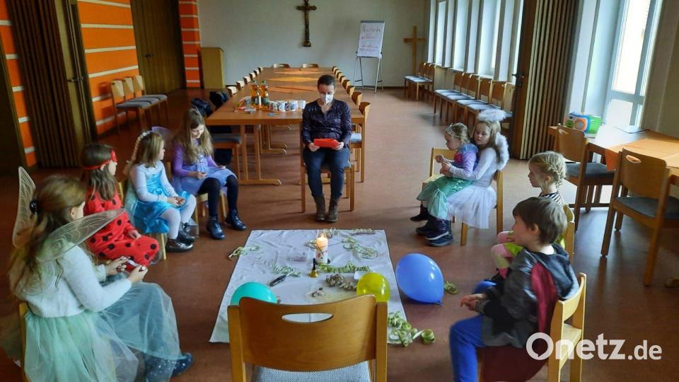 Mit tollen Kostümen nahmen die Kinder an der Kinderkirche teil. Bild: gz