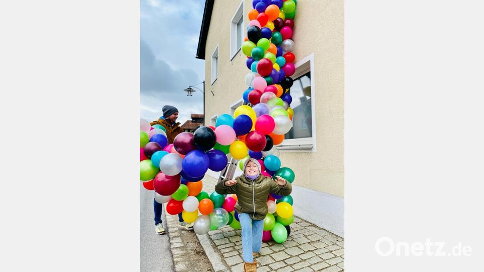 Besonders die Kinder hatten Spaß an der Luftballon-Aktion. Bild: gri