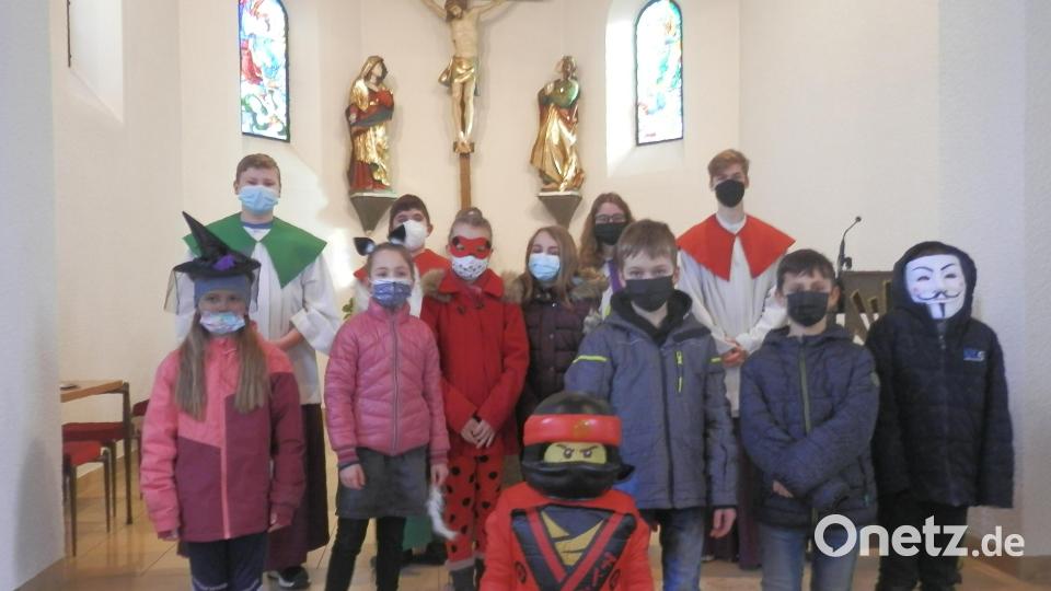 Einige Faschingsmaskierungen gab es am Sonntag auch beim Familiengottesdienst in Steinmühle. Bild: Rosemarie Ernst/exb