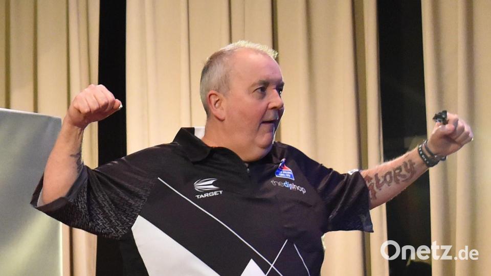 Phil Taylor bejubelt seinen Versuch. Bild: A. Schwarzmeier