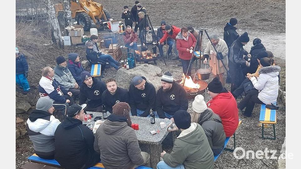 Der Ebnather Fichtelgebirgsverein lud zum Lagerfeuer. Bild: soj