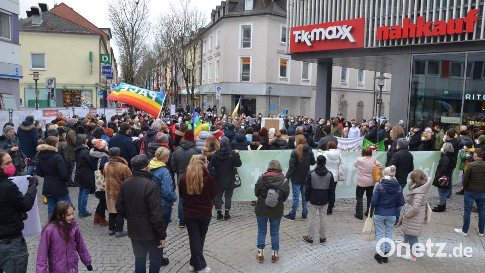 250 Teilnehmer demonstrierten am Samstag für den Frieden. Bild: Kunz