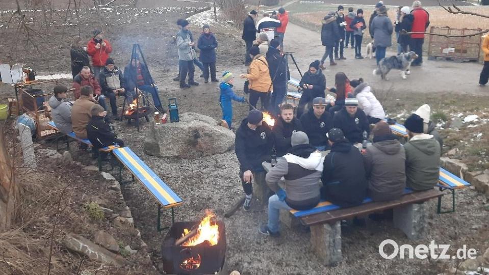 Der Ebnather Fichtelgebirgsverein lud zum Lagerfeuer. Bild: soj