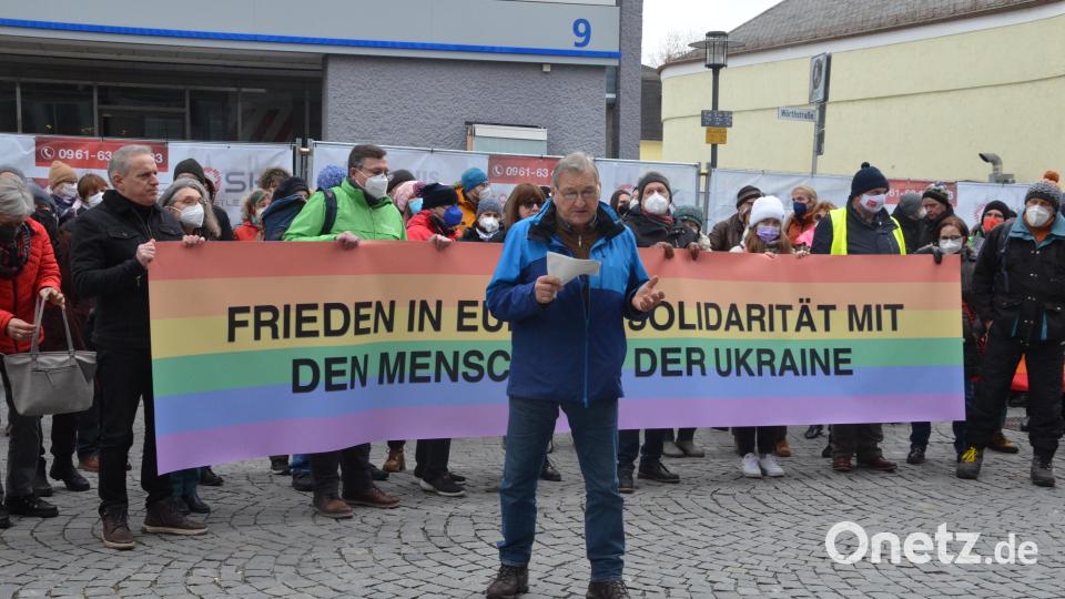 Stadtrat Karl Bärnklau fordert die Weltgemeinschaft auf, Putin an den Verhandlungstisch zu zwingen. Bild: Kunz