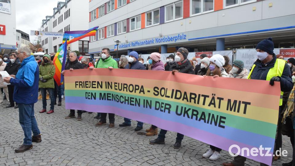 Weidener Demonstranten fordern Frieden in Europa. Bild: Kunz