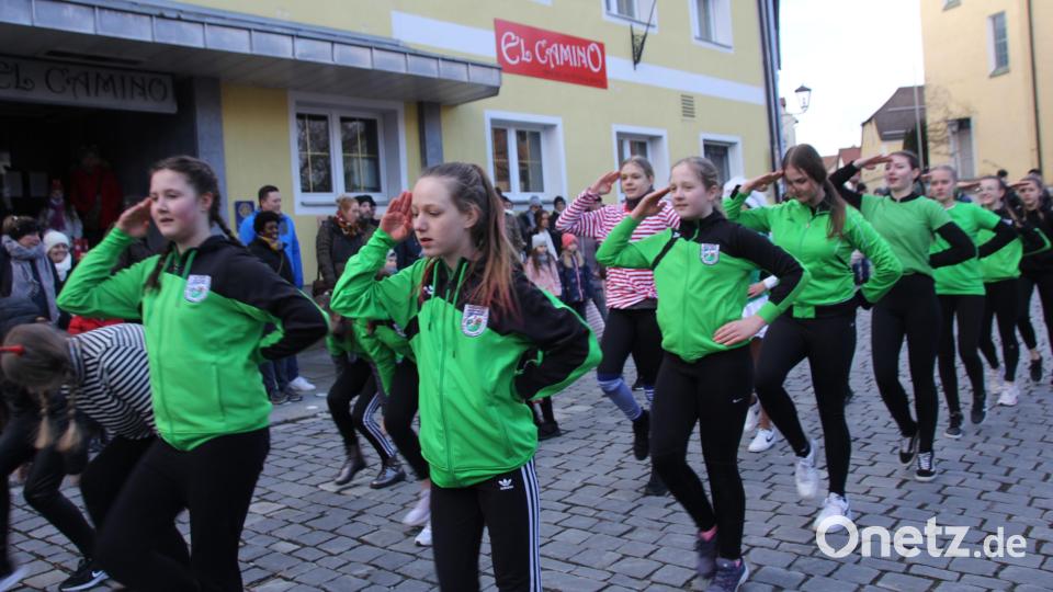Zackig der Auftritt der Gardemädchen. Bild: frd