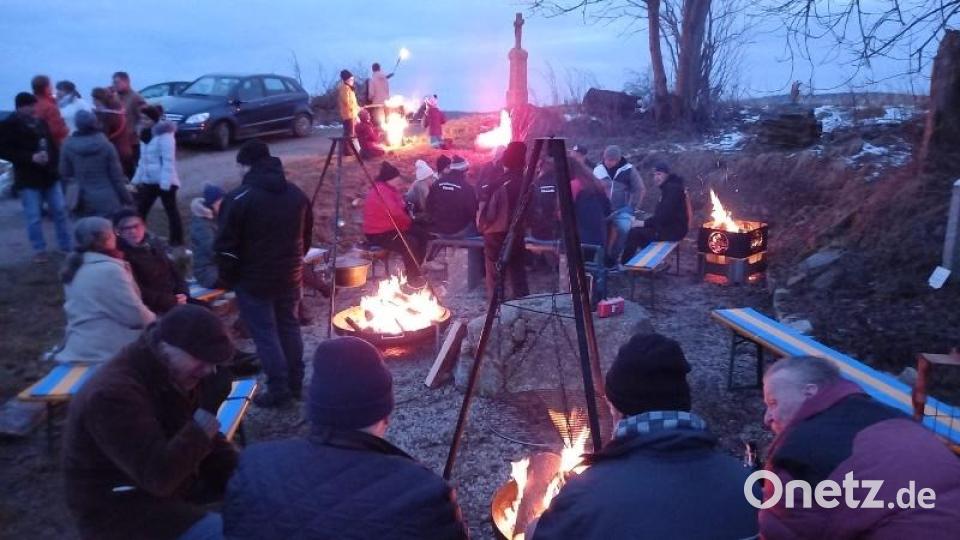 Der Ebnather Fichtelgebirgsverein lud zum Lagerfeuer. Bild: soj