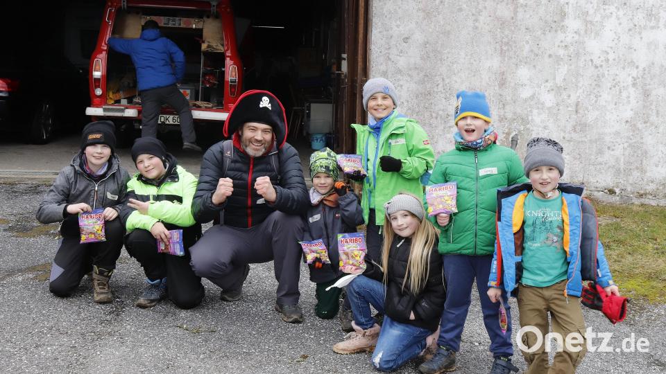 Die Piratengruppe hat die Schnitzeljagd nach rund 3,5 Kilometern und eineinhalb Stunden erfolgreich beendet und den Schatz gefunden. Bild: mfh