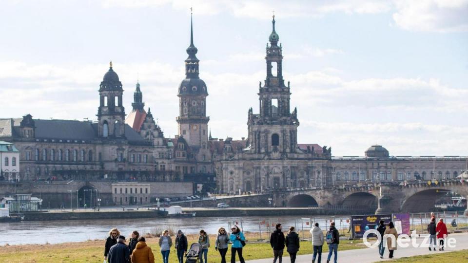Die Sonnenstrahlen auf dem Elbweg versprühen zusammen mit den Temperaturen einen kleinen Hauch von Frühling. Bild: Daniel Schäfer/dpa-Zentralbild/dpa