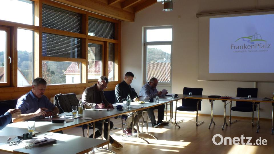 Die Unterzeichnung der Zweckvereinbarung über eine interkommunale Archivverwaltung erfolgte in Hartenstein. Bild: Verena Frauenknecht/exb