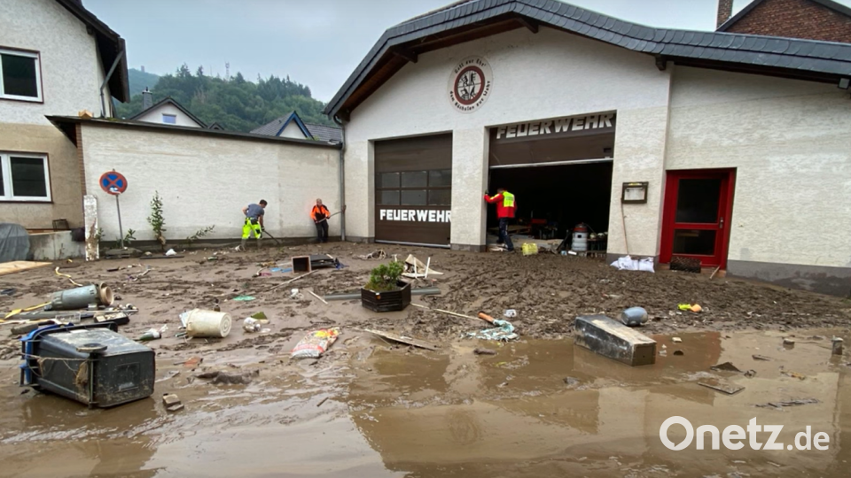 Das Gerätehaus der Feuerwehr Dernau nach der Flut. Bis unter die Decke stand das Feuerwehrhaus in den Fluten. Bild: Feuerwehr Dernau/exb
