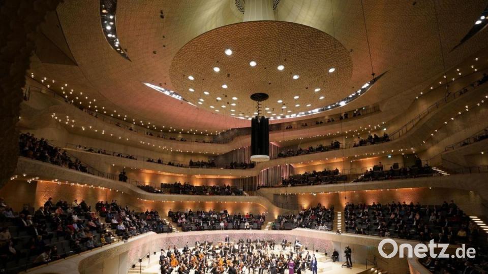 Beim Benefizkonzert des Bundespräsidenten in der Hamburger Elbphilharmonie werden Spenden für 20 Projekte der Caritas zur medizinischen Versorgung von wohnungslosen Menschen gesammelt. Bild: Marcus Brandt/dpa pool/dpa