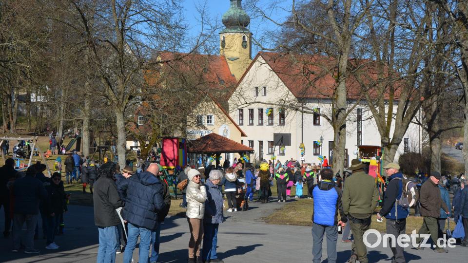 Mächtig was los war am Dienstagnachmittag am Münchenreuther Dorfplatz. Bild: jr