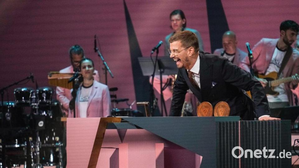 Joko Winterscheidt in der Sendung „Wer stiehlt mir die Show?“. Bild: Anna Thut/Florida TV/ProSieben/dpa