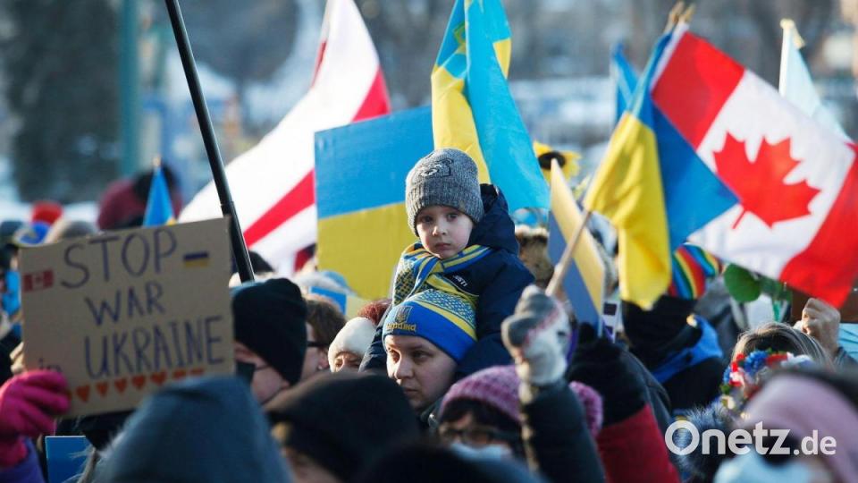 Auch im kanadischen Winnipeg demonstrieren Menschen gegen die russische Invasion der Ukraine. Bild: John Woods/The Canadian Press/dpa