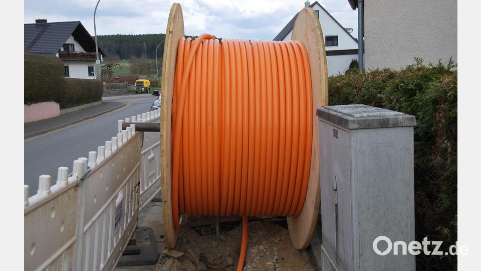 Rund 200 Kilometer Glasfaserkabel sollen bis 2024 im Hauptort Ammerthal und in den Ortsteilen Fichtenhof und Viehberg verlegt werden. Bild: gsp
