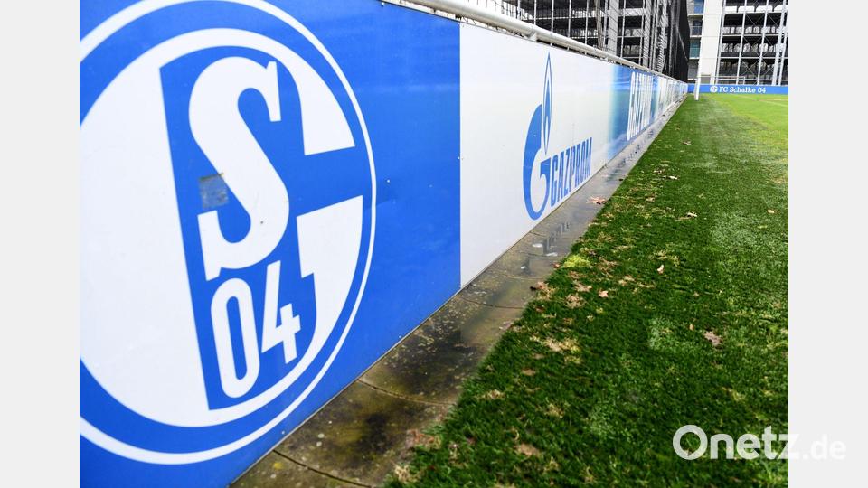 Das Logo des russischen Energieunternehmens Gazprom ist beim FC Schalke 04 allgegenwärtig. Bild: Caroline Seidel-Dißmann/dpa