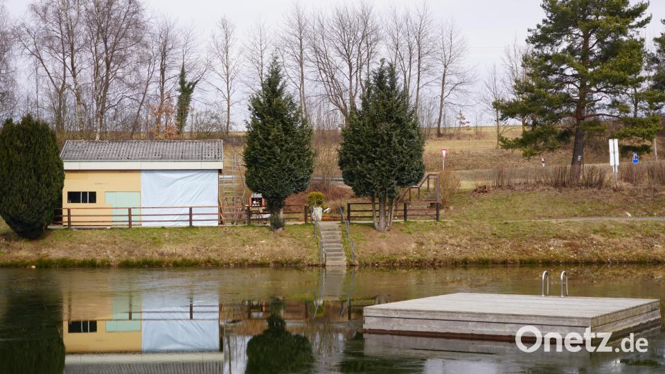 Hier entsteht das zukünftige &quot;Infocenter mit Verpflegungsstation&quot; der Freizeitanlage am Badeweiher in Waldthurn. Dort wird auch der geplante Geschichtsweg starten und enden. Bild: fvo