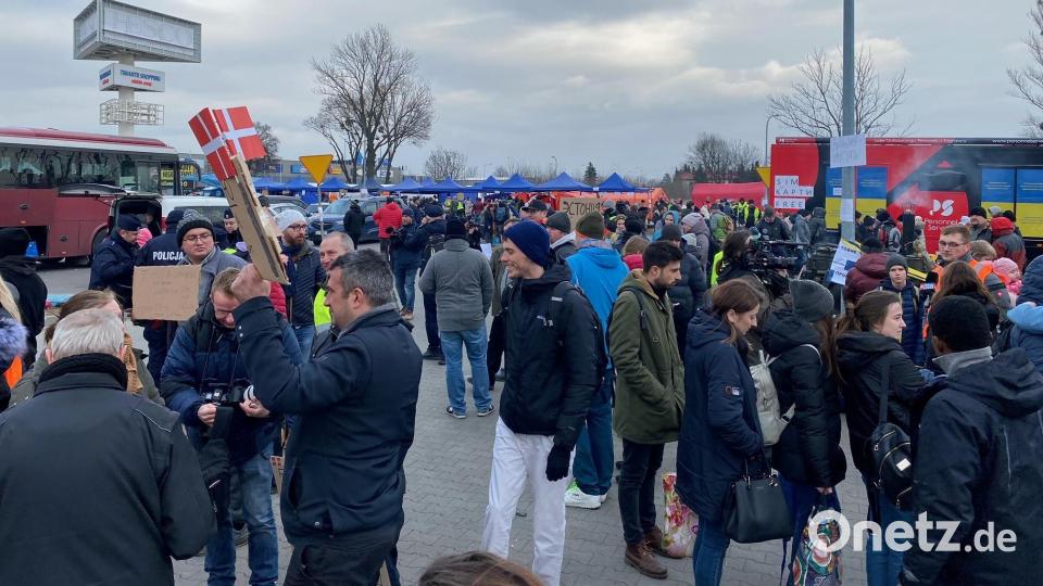 Viele Helfer kümmern sich an der polnischen Grenze bei Przemyśl um die Flüchtlinge aus der Ukraine. Auch der Tirschenreuther Paul Brysch ist vor Ort. Bild: Paul Brysch