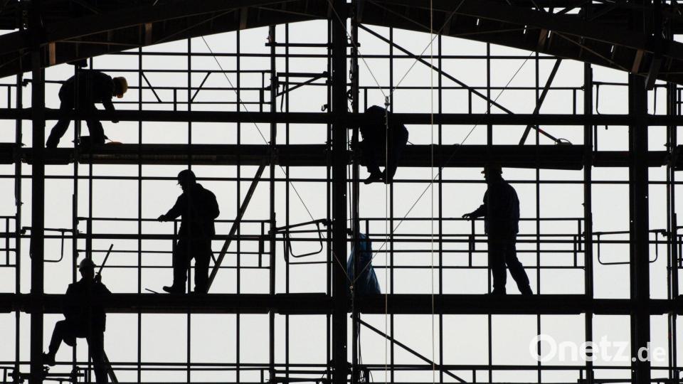 Die Zahl der Arbeitslosen ist im Bereich Oberviechtach minimal gestiegen. Branchen wie der Bau sind offenbar noch in der Winterpause. Symbolbild: Boris Roessler/dpa