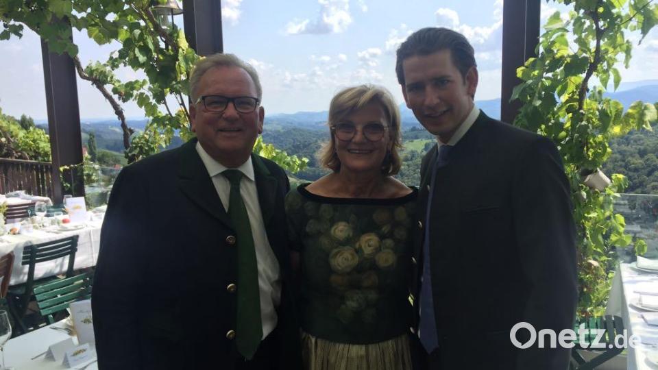 Bürgermeister Wratschko mit Ehefrau Traudi und dem österreichischen Bundeskanzler Sebastian Kurz. Bild: Fütterer, Clemens