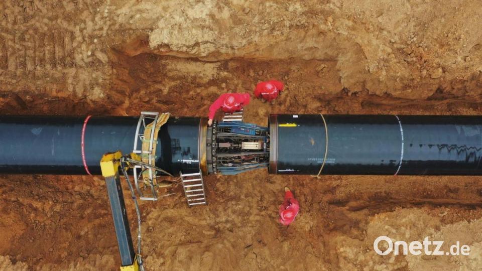 Die Luftaufnahme zeigt Arbeiter auf der Baustelle des Changling-Yongqing-Abschnitts einer China-Russland-Erdgaspipeline. Bild: Yang Shiyao/XinHua/dpa