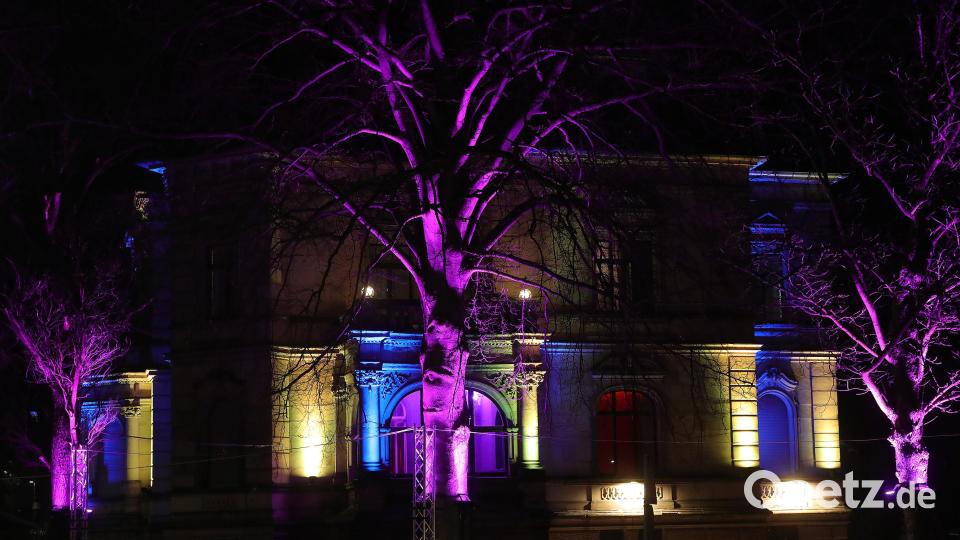 Auch die ehemalige Baumann-Villa erstrahlte am Wochenende in den Farben der Ukraine. Bild: Wolfgang Steinbacher
