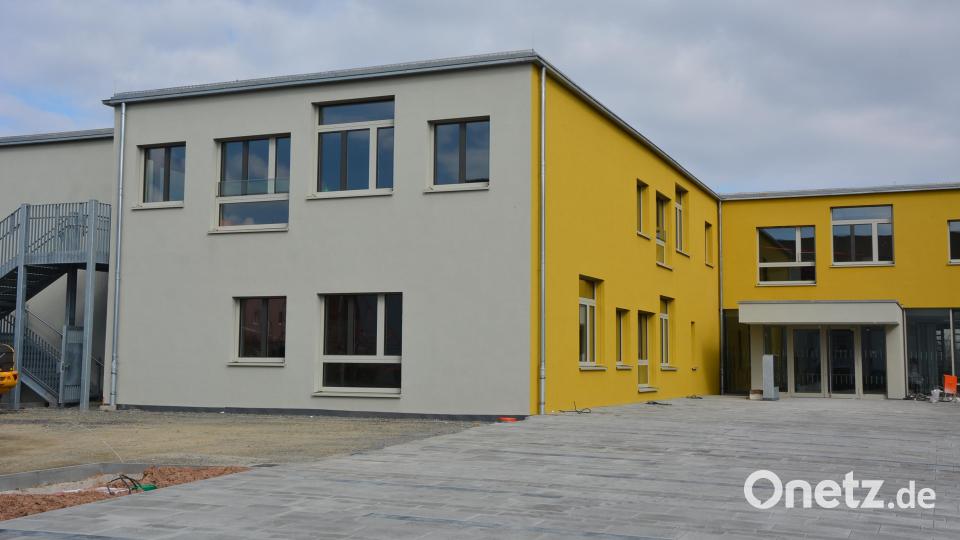 In den neu gebauten Caritas-Kinderhort auf dem Gelände der Grundschule Mitterteich beginnt am Montag, 7. März, nach mehrmaligen Verzögerungen der Betrieb. Bild: jr