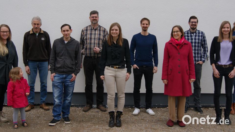Der neu gewählte Vorstand setzt sich zusammen aus Stellvertreterin Johann Hofmeister, Marktrat Gerhard Peter, Marcel Pongratz, CSU-Ortsvorsitzendem Wolfgang Prebeck, Christina Graf, JU-Ortsvorsitzendem Kilian Mauderer, Veronika Graf, Stellvertreter Alexander Hofrichter, Schatzmeisterin Franziska Irlbacher und Christina Kiener (von links). Bild: Junge Union Schwarzenfeld