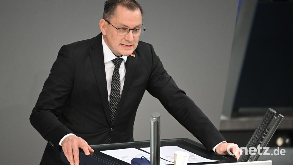 AfD-Chef Tino Chrupalla: „Ich gehe davon aus, dass uns das Gericht Recht geben wird“. Bild: Bernd von Jutrczenka/dpa
