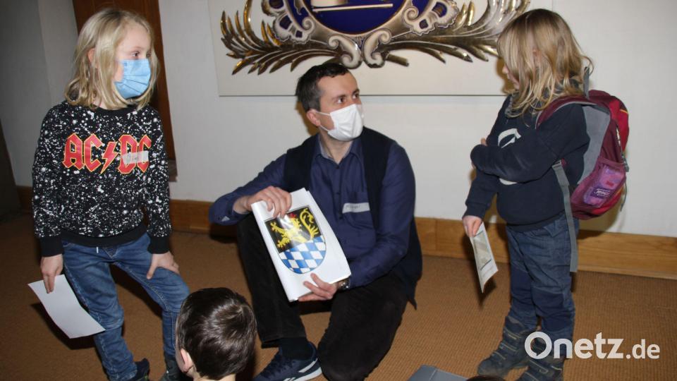Was der Baumannlöwe mit Amberg zu tun hat, erklärte Michael Herzog bei der Ferienaktion im Stadtmuseum ebenfalls. Bild: ads