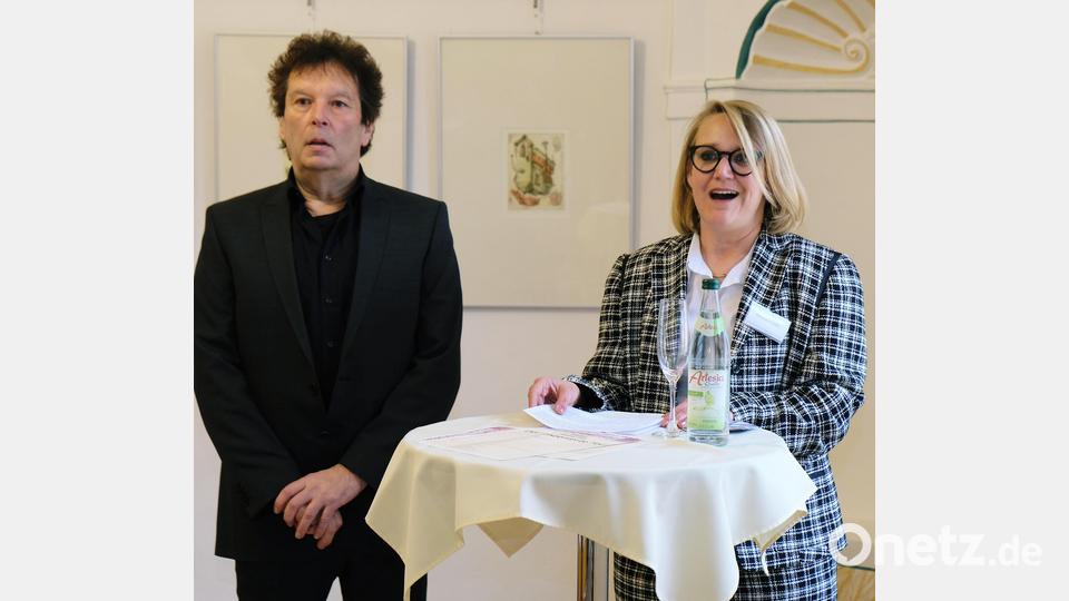 Die Vernissage eröffneten gemeinsam Bildungsstättenmanagerin Christiane Colditz und Künstler Stephan Klenner-Otto Bild: do