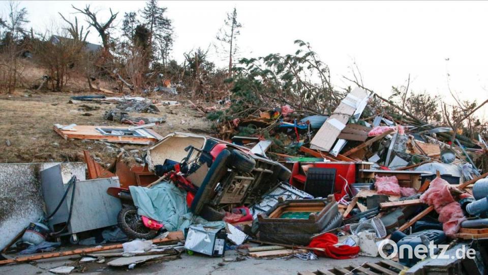 Die Überreste eines Hauses liegen nach einem Tornado im US-Bundesstaat Iowa zwischen Trümmern verstreut. Bild: Bryon Houlgrave/The Des Moines Register/AP/dpa